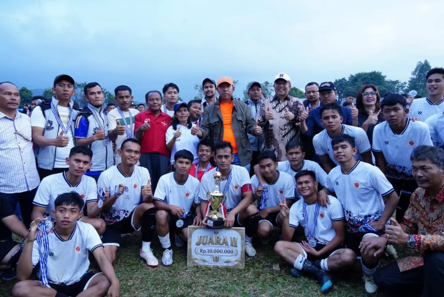 Dolok Saut FC Juara, Bupati Taput Dorong Pembinaan Sepak Bola Daerah