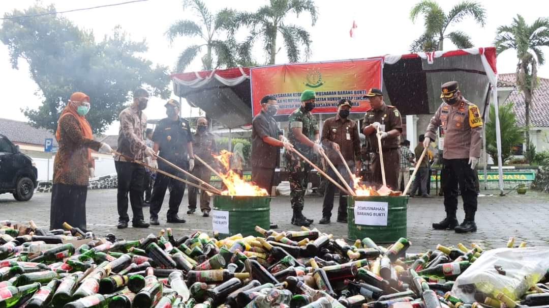 Kapolres Jepara Hadiri Pemusnahan Barang Bukti Di Kejaksaan Negeri