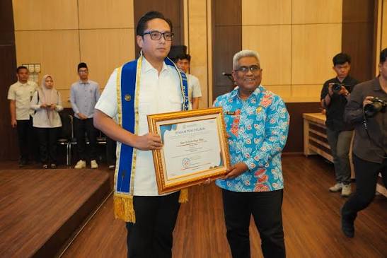 Rico Waas Dikukuhkan jadi Duta Penggerak Ayah Teladan Kota Medan