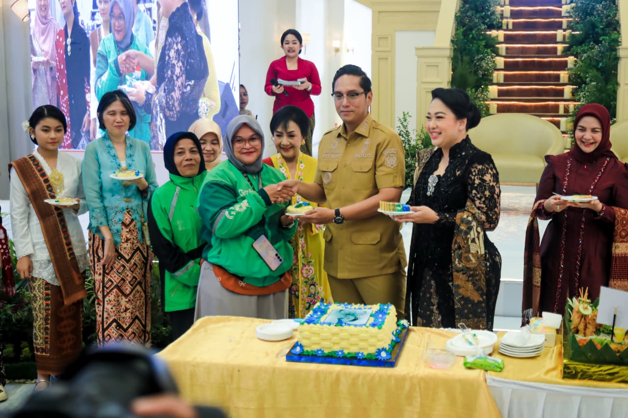 Rico Waas Ajak Perempuan Medan Lebih Mandiri dan Berani Berkarya