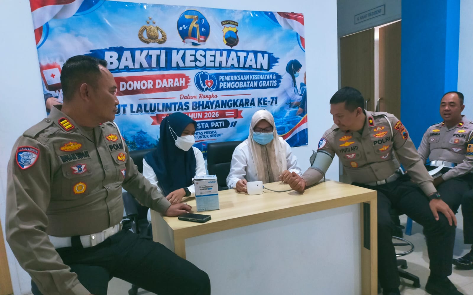 Hari Lalu Lintas Bhayangkara ke-71,Polisi Pati Gelar Donor Darah dan Pengobatan Gratis