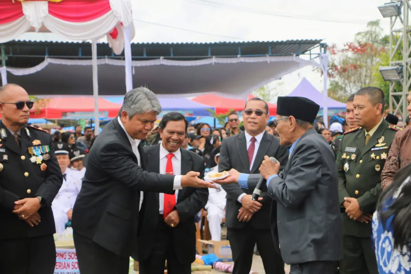 Wabup Taput Hadiri HUT ke-23 Kabupaten Humbang Hasundutan