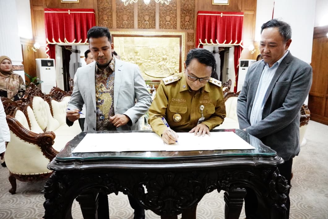 Pemkab Pati Terima Hibah Lampu Tenaga Surya