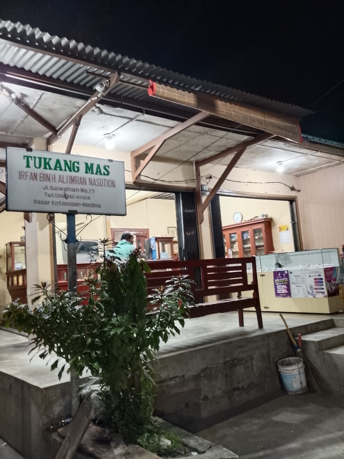Toko Emas di Pasar Kotanopan Diduga Sebagai Penadah Emas Ilegal