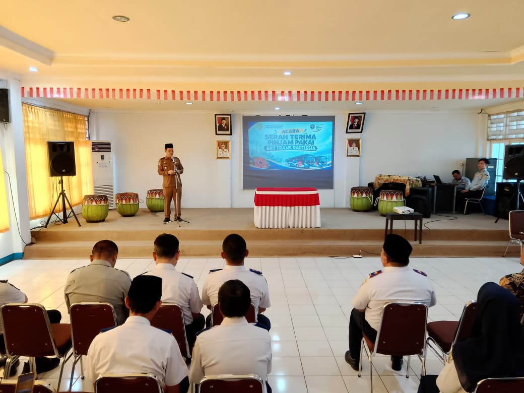 Program Bantu Rakyat, Pemprov Bengkulu Pinjamkan Bus BRT untuk Mahasiswa UMB
