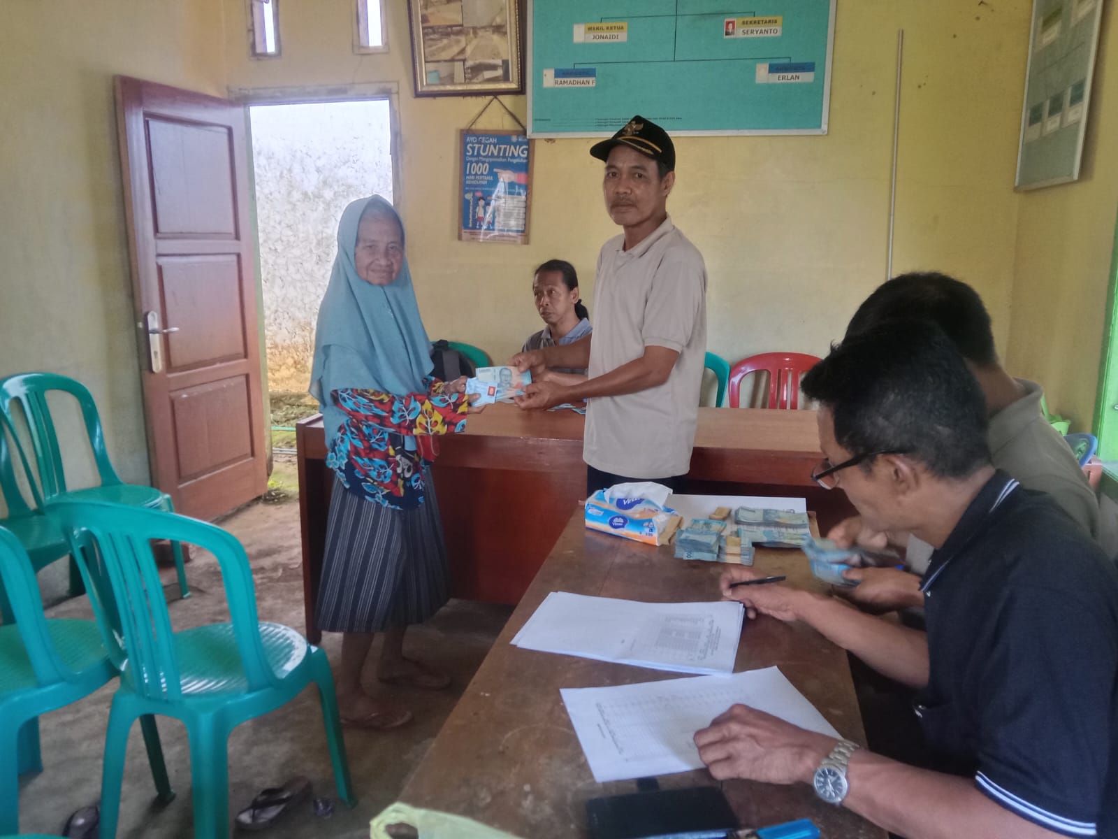 13 KPM Cawang Tergolong Warga Kurang Mampu Menerima BLT DD Periode Januari- Juni Rp 1.800.000