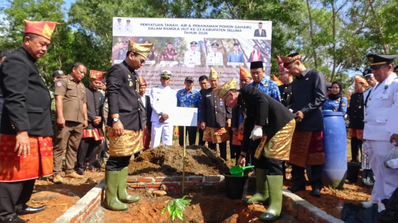 Penanaman Bibit Gaharu Jadi Simbol Persatuan di HUT KE-23 Kabupaten Seluma