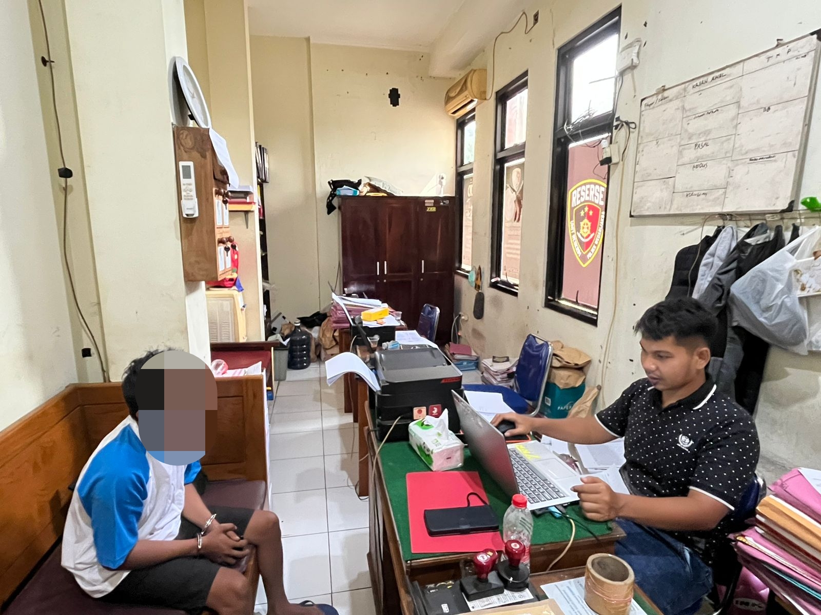 Polsek Wedarijaksa Ungkap Kasus Pencurian:Tamu Diberi Tumpangan,Malah Gasak HP Tuan Rumah