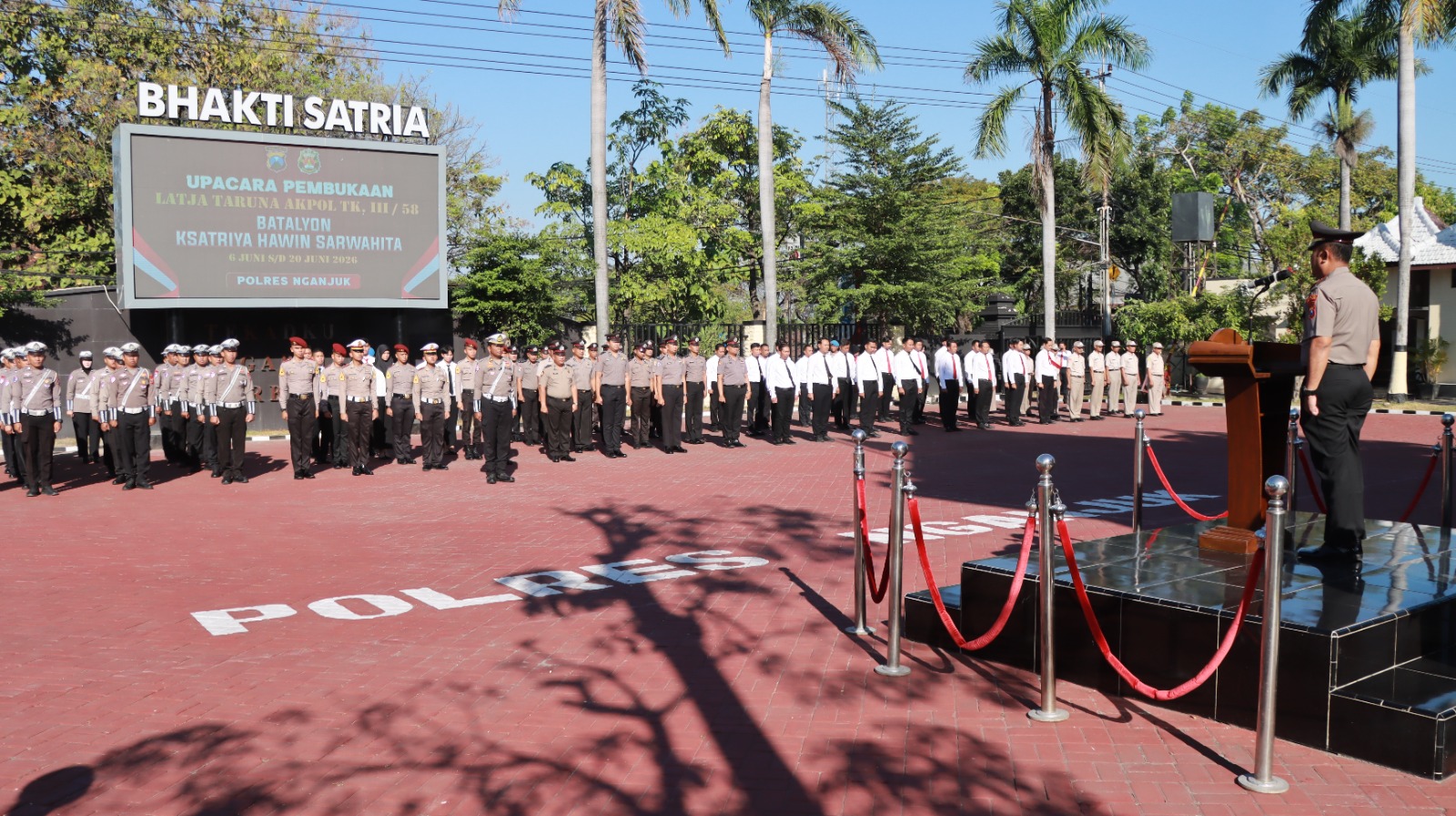 12 Taruna dan 2 Taruni Akpol Tingkat III Resmi Jalani Latja di Polres Nganjuk, Kapolres: Tempaan Lapangan Bentuk Perwira Presisi