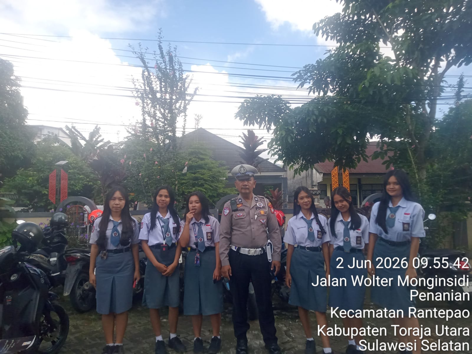 *Tingkatkan Kesadaran Pelajar, Satlantas Polres Toraja Utara Gelar Sosialisasi “Polantas Mappattabe” di Rantepao*