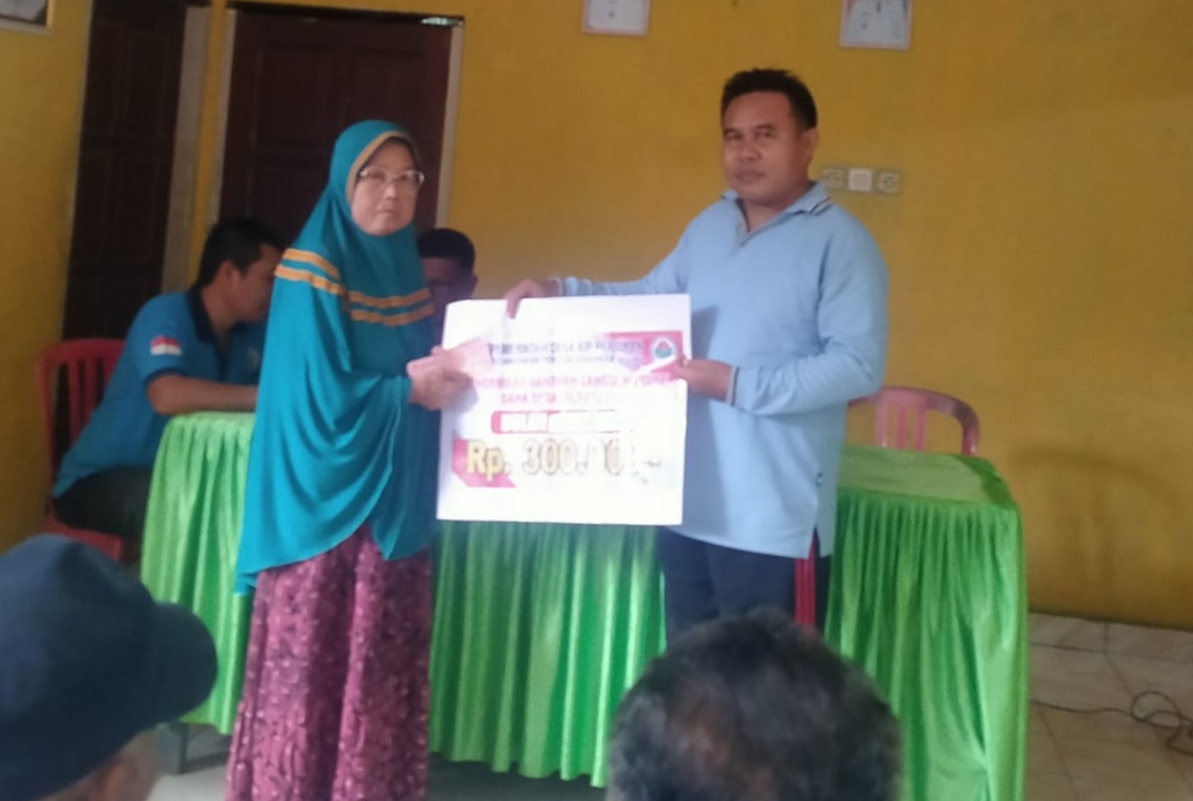 BLT DD Desa Air Periukan Cair 3 Bulan Sekaligus, 40 Warga Terima Rp900 Ribu