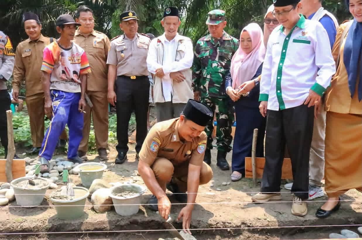Staf Ahli Bupati Letakan Batu Pertama Pembangunan Rumah RTLH Baznas Seluma