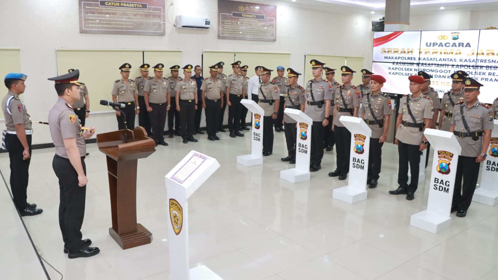 Kapolres Nganjuk Pimpin Sertijab Pejabat Utama dan Kapolsek Jajaran, Tekankan Inovasi serta Pelayanan Presisi