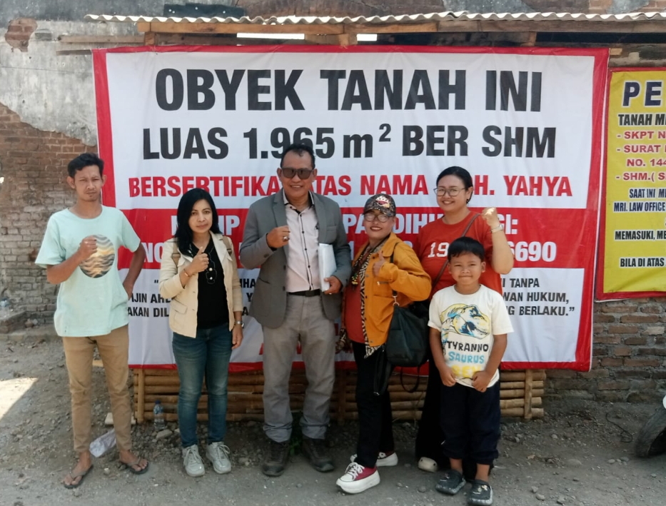 SIDANG ADU DATA DI PERIKSAAN SETEMPAT PADA PERSENGKETAAN OBYEK TANAH BERALAMAT DI TAROKAN KEDIRI