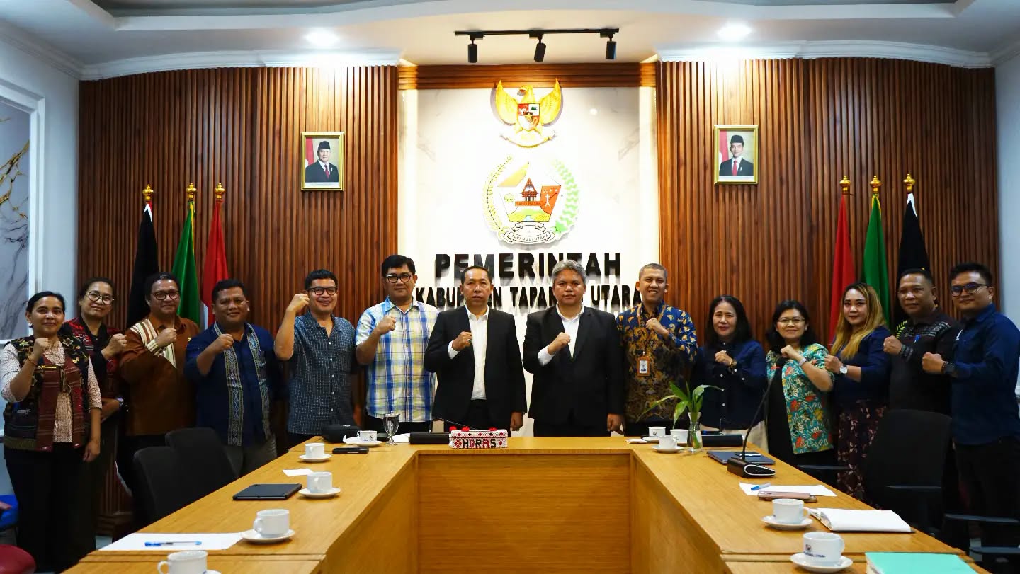 Bupati Taput Dorong Anak Kurang Mampu Raih Pendidikan Tinggi