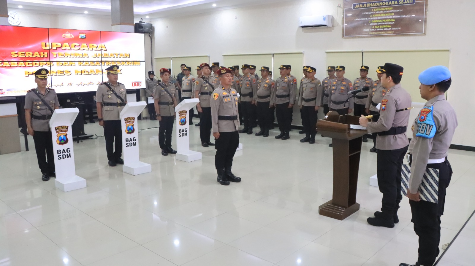 Kapolres Nganjuk Pimpin Sertijab Kabagops dan Kasat Reskrim, Tekankan Adaptasi dan Peningkatan Kinerja