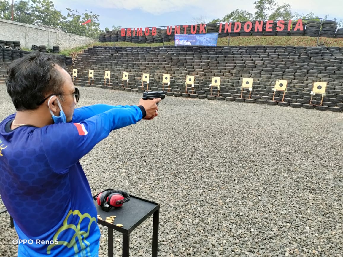 Pegawai Lapas Narkotika Kelas Iia Gunung Sindur Latihan Cara Menembak